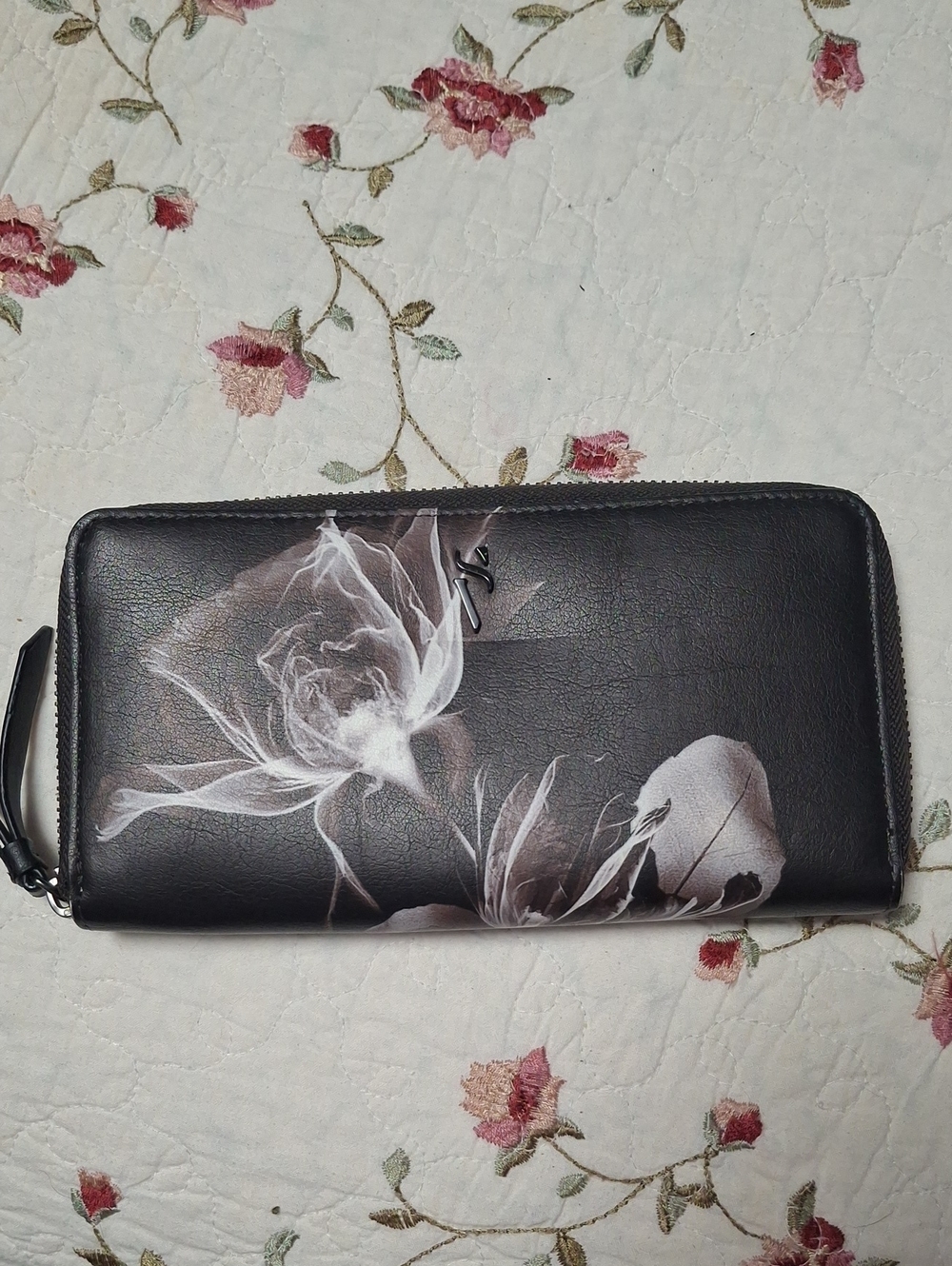 Simply Vera Vera Wang Black Floral Zip-Around Wallet